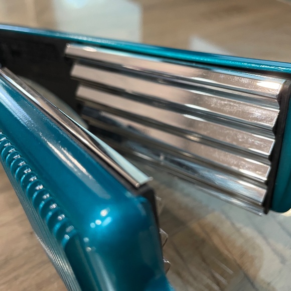 Excellent Condition Crimping Iron - Picture 6 of 10